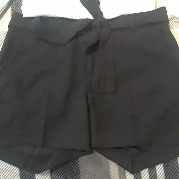 4 Inch, Straight fit through hip and beautiful - Picture 3 of 8